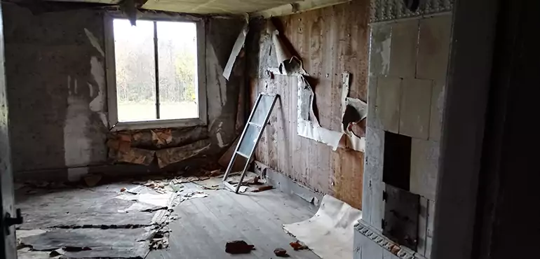 Why Selling a Distressed House Through Traditional Methods Fails in Providence